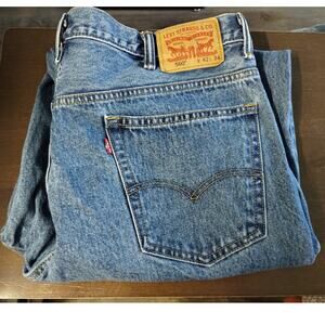 Levi Men's Size 42x34 Medium Stonewash 560 Comfort Fit Tapered Leg Blue Jeans